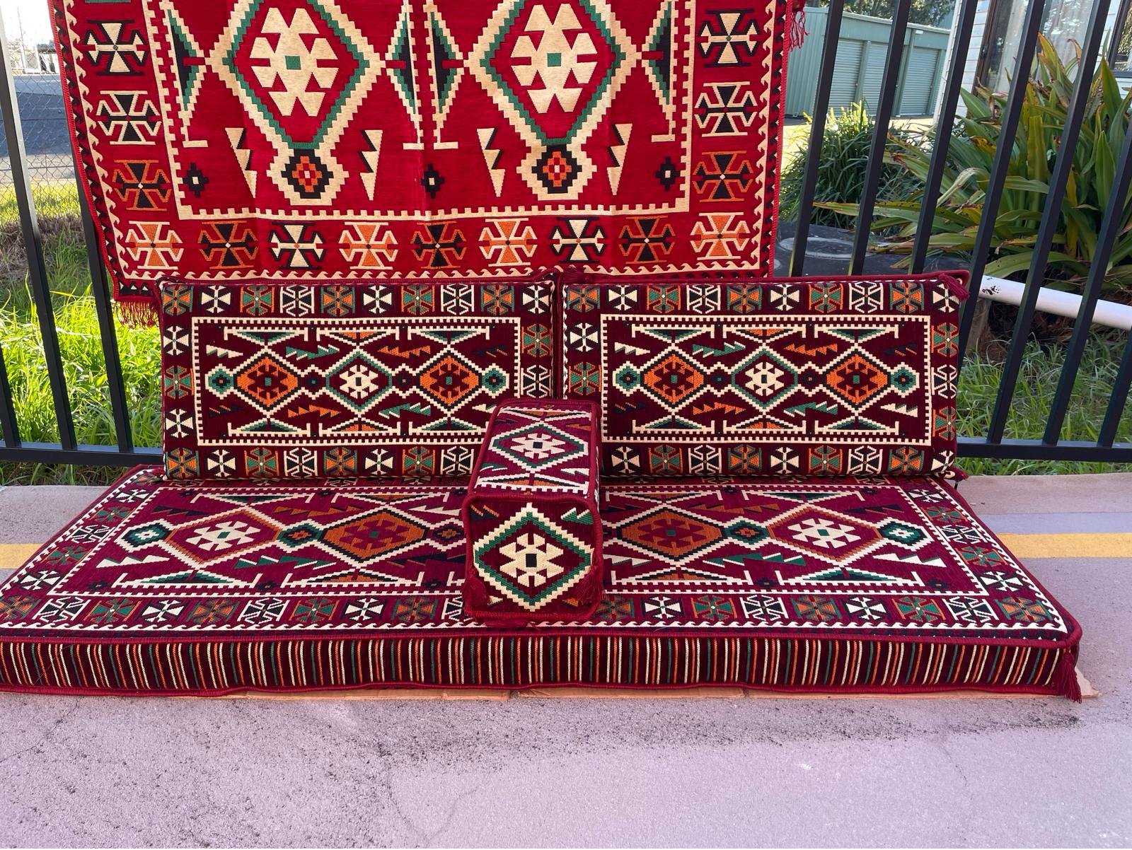Bordo Yüzyıllık Şark Köşe Minderi